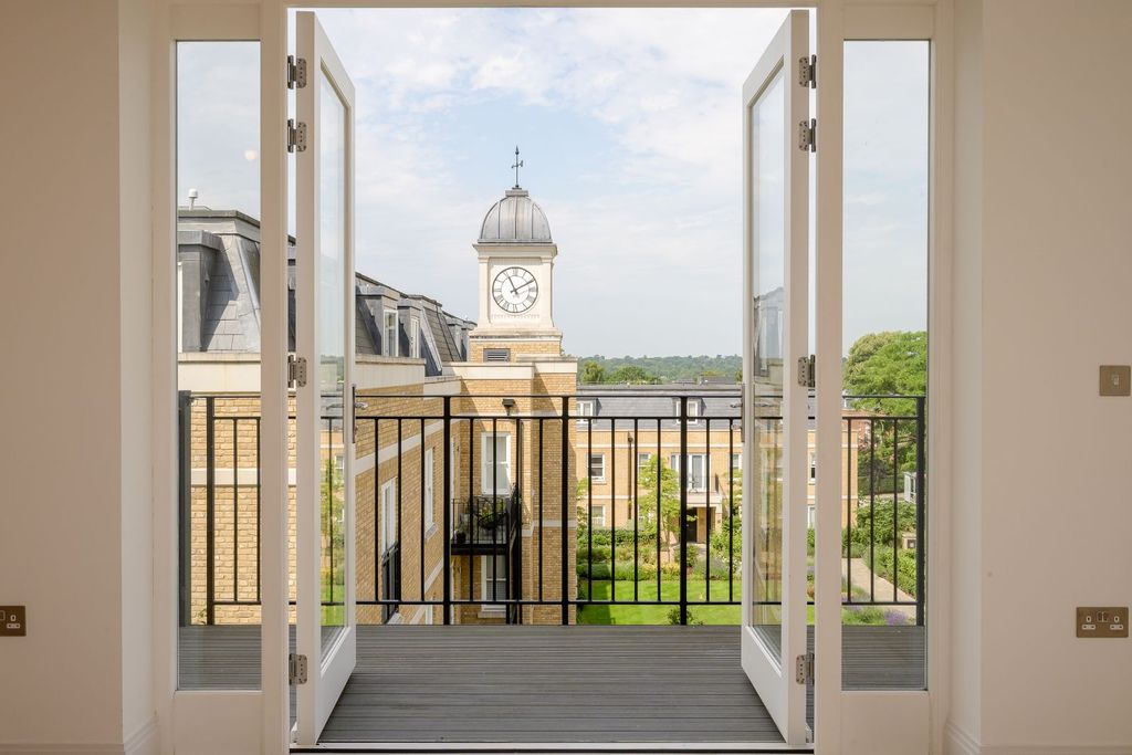 Property photo 2 of 12