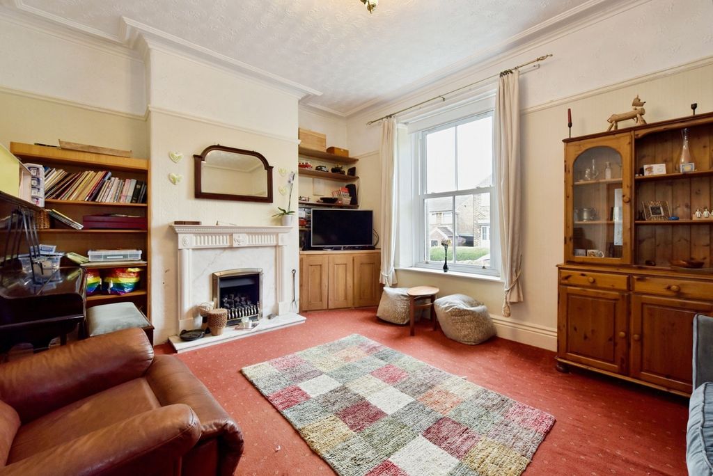 Property photo 2 of 17 Photo