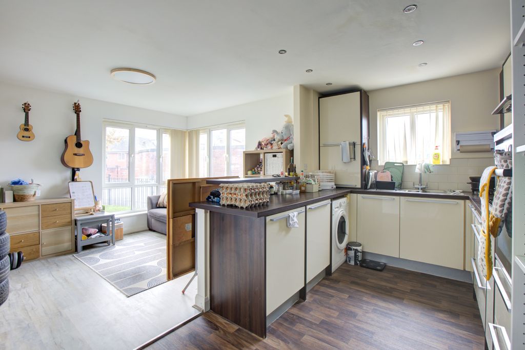 Property photo 1 of 11 26 Russell Court-5