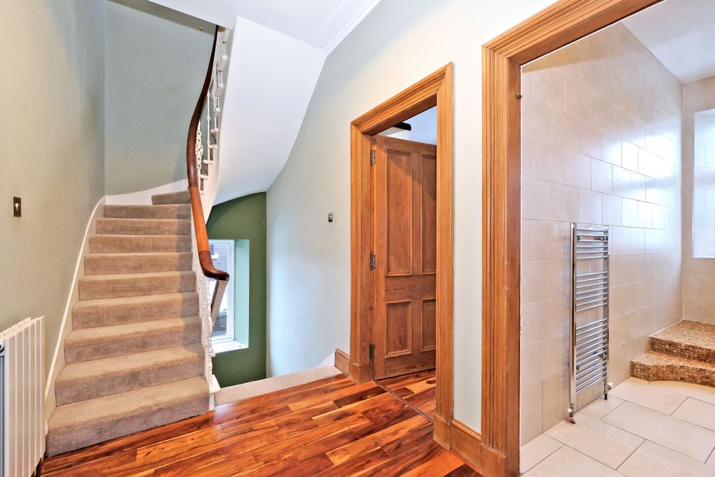 Property photo 3 of 39