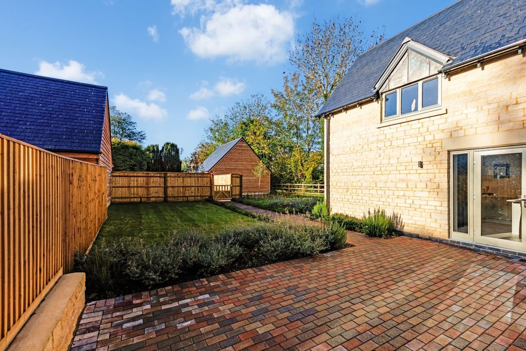 Property photo 2 of 20 2