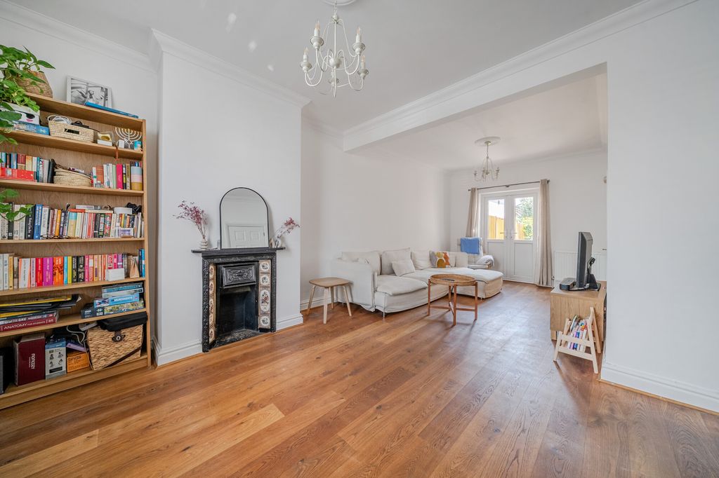 Property photo 3 of 11