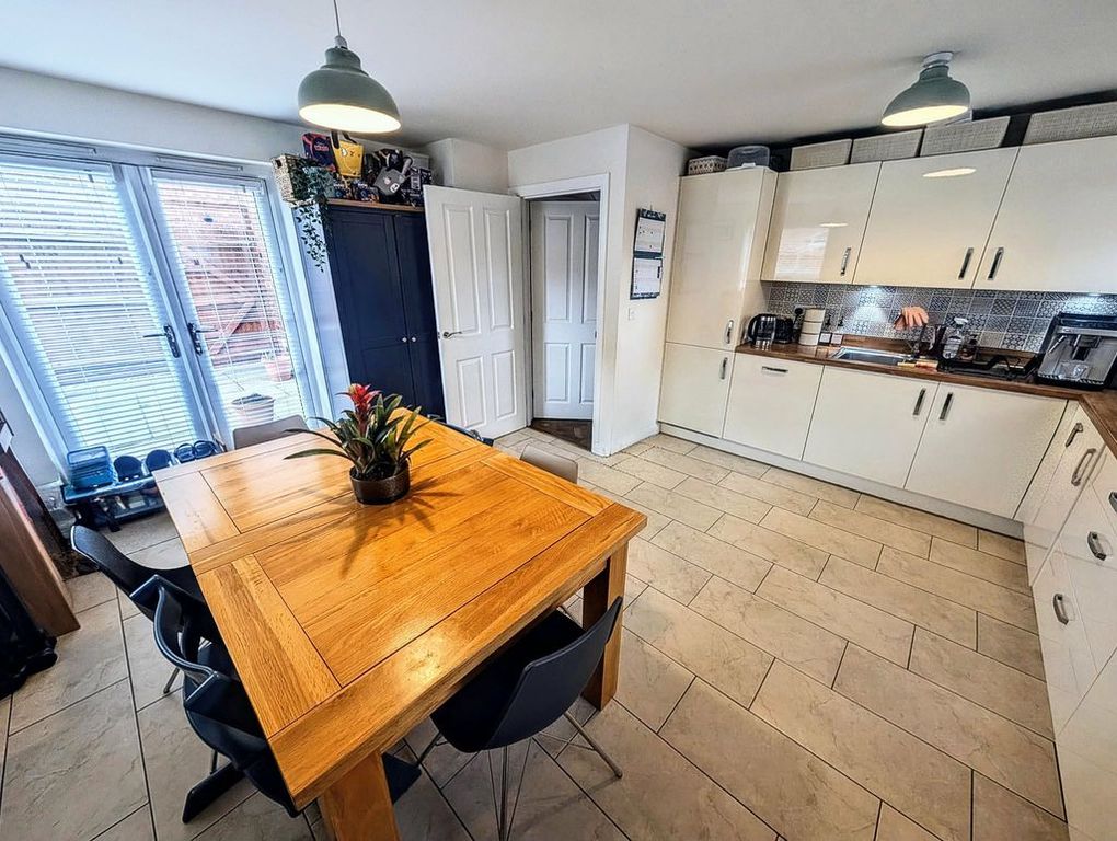 Property photo 2 of 22 Photo 4