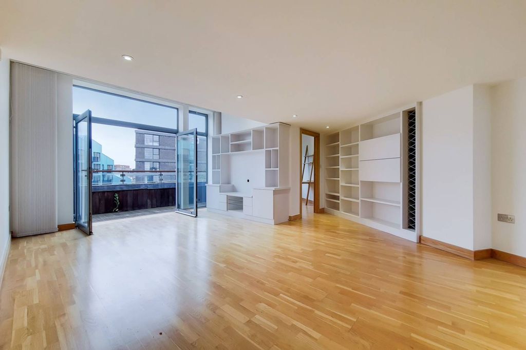 Property photo 3 of 18
