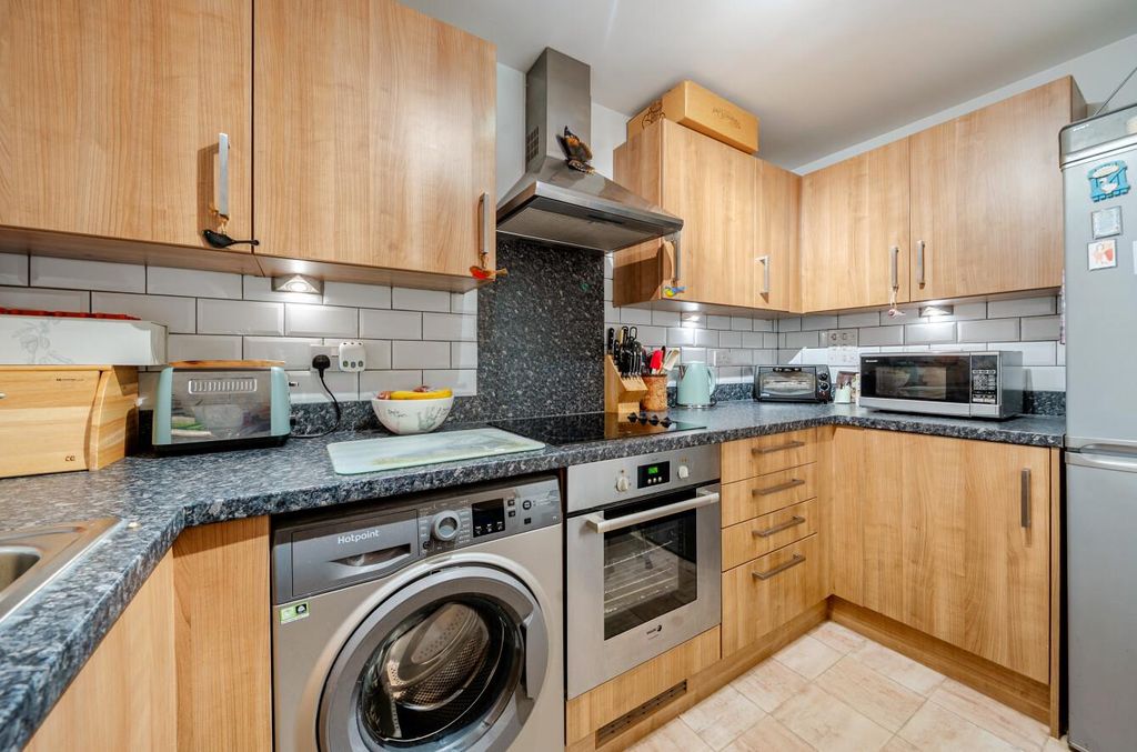 Property photo 3 of 16 1404390-4-6977439279Fad.Jpg