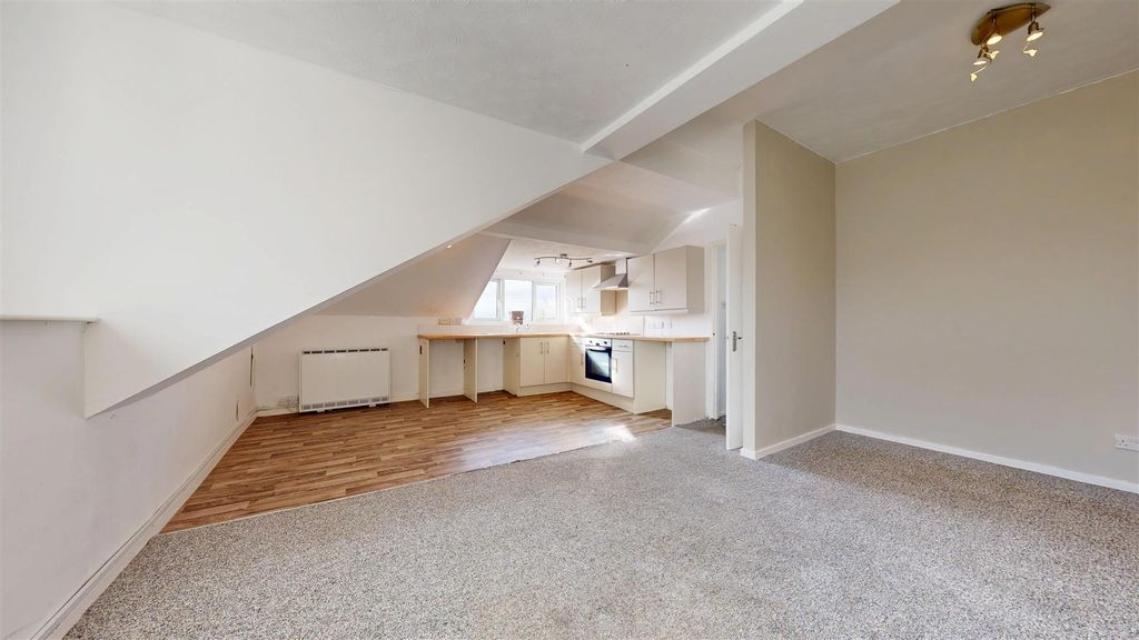 Property photo 2 of 13 -Flat-6-Weston-House--10142025_140245.Jpg