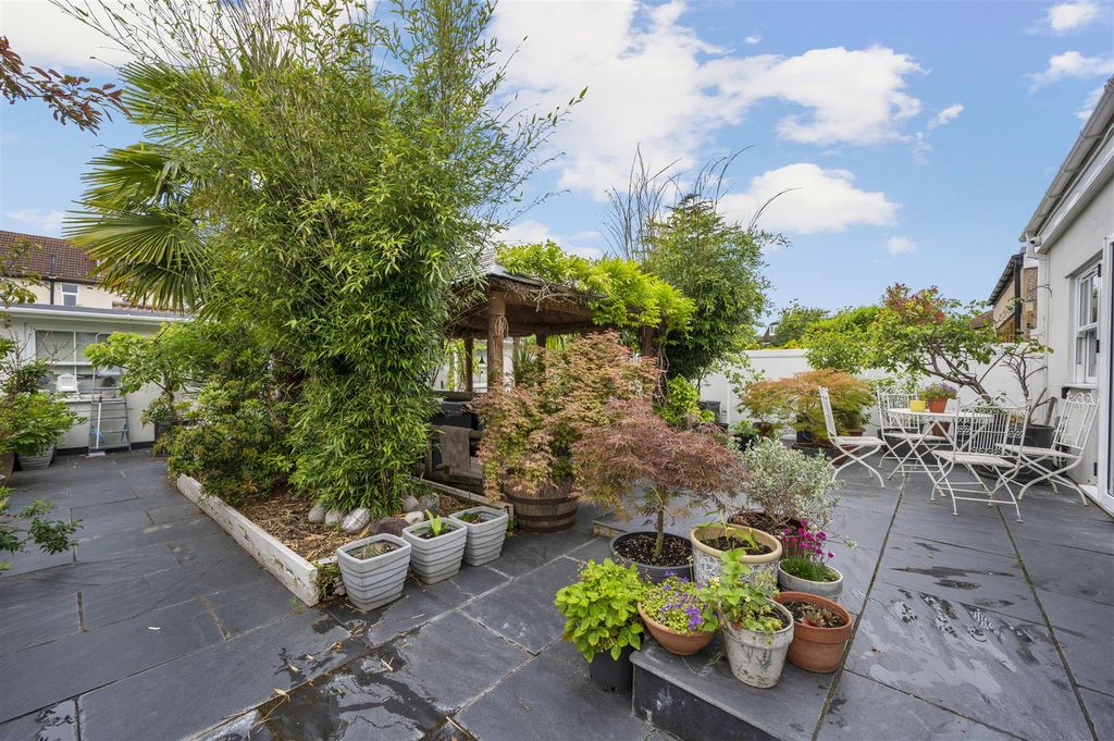 Property photo 2 of 22 239 West Barnes,12.Jpg