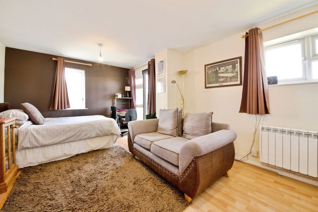 Property photo 3 of 11