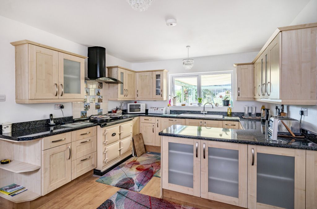Property photo 2 of 24 1328380-15-6880Fe...