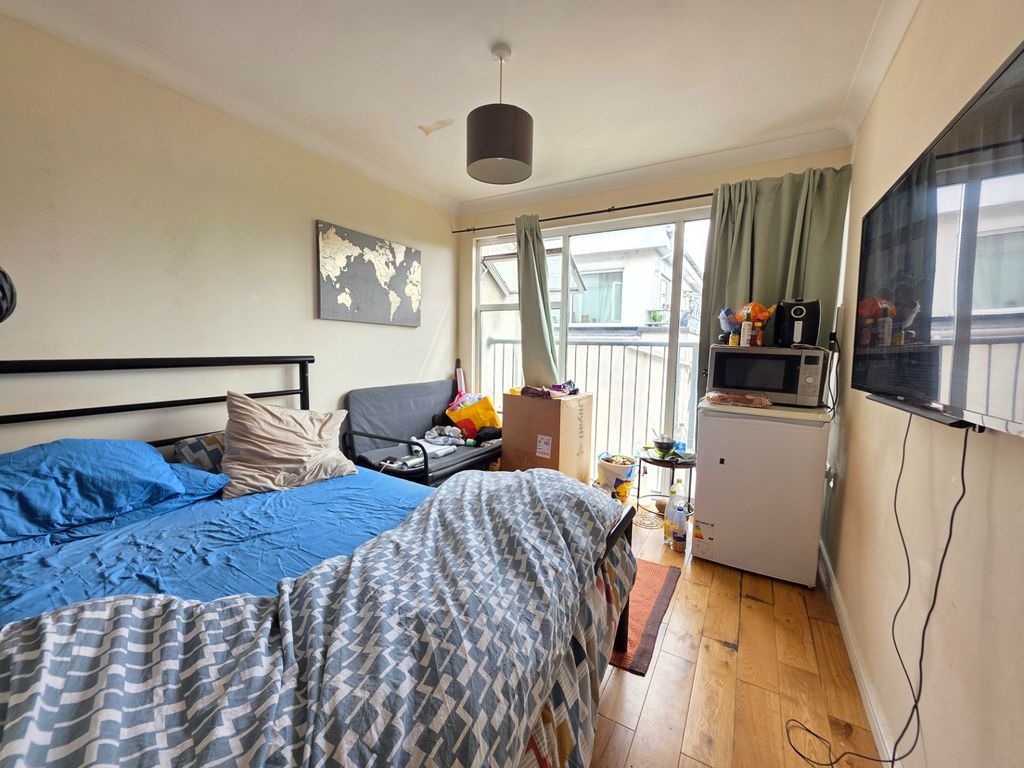 Property photo 3 of 10 Photo 4