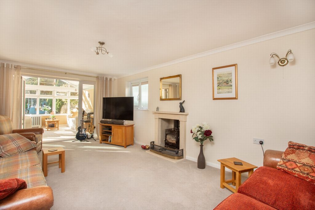 Property photo 3 of 31 Sitting Room