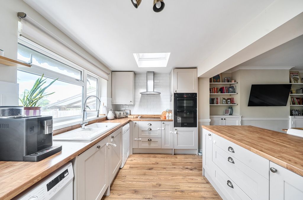 Property photo 3 of 14 1509751-19-6A872d...