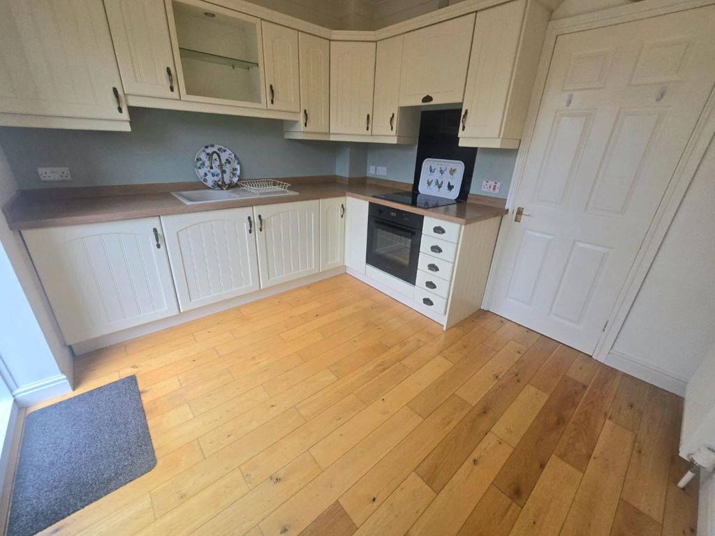 Property photo 3 of 13 Kitchen