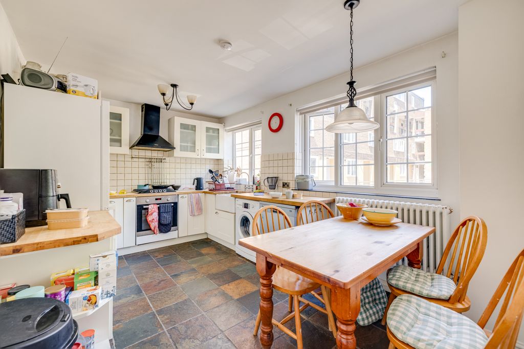 Property photo 1 of 9 Kitchen