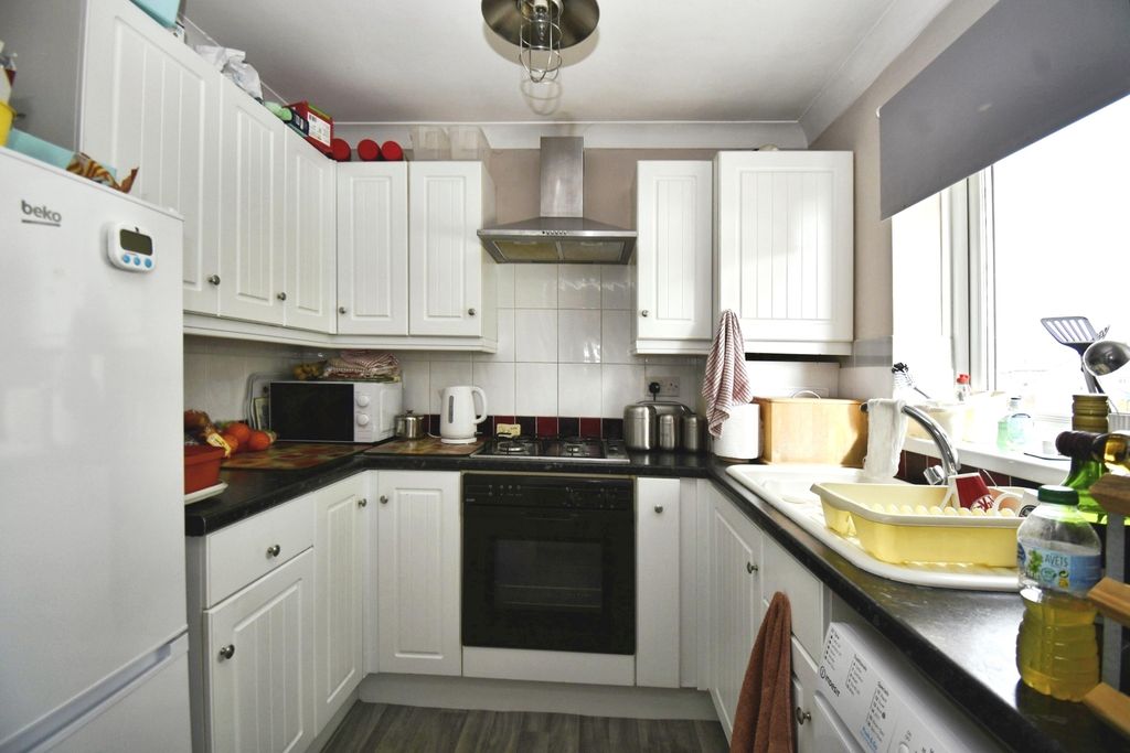 Property photo 3 of 6 Kitchen