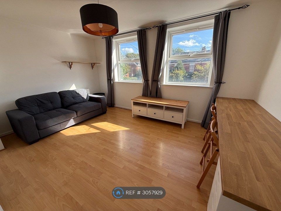 Property photo 3 of 14 Flat 9 Living Room