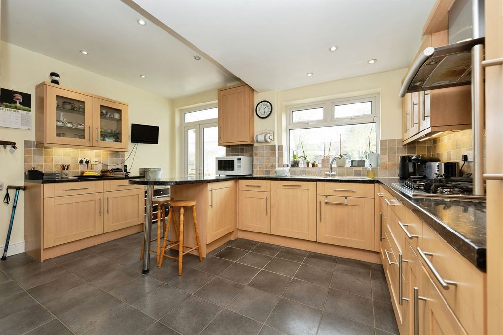 Property photo 3 of 24