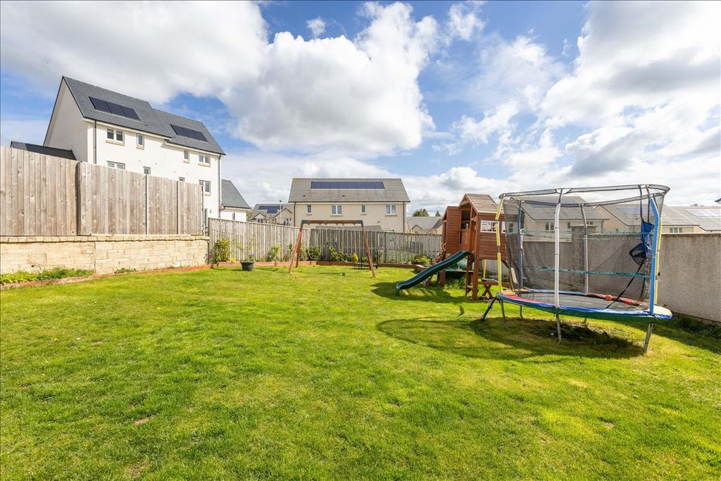 Property photo 2 of 37