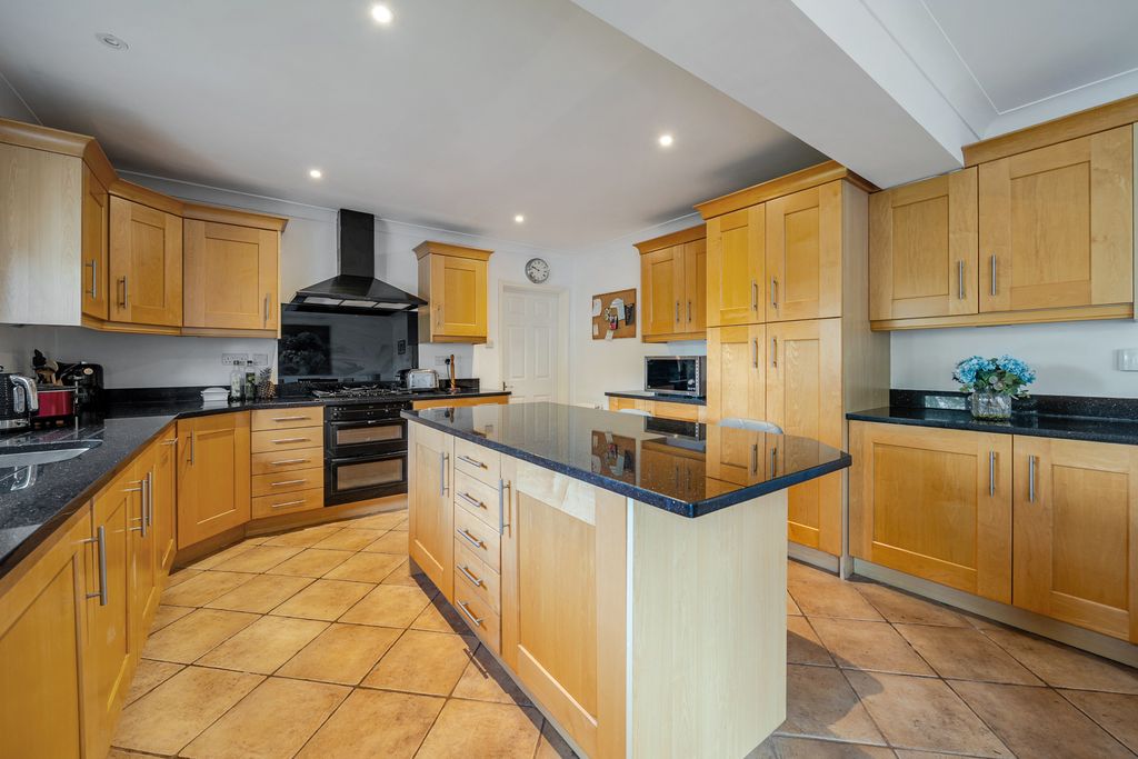 Property photo 3 of 25