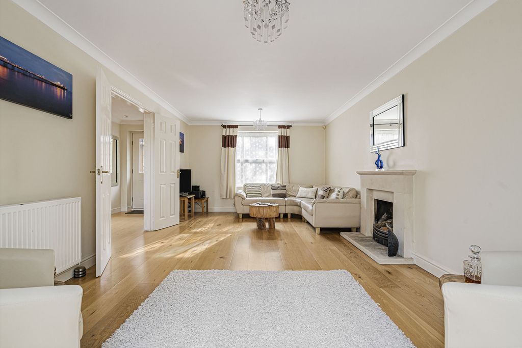 Property photo 2 of 31