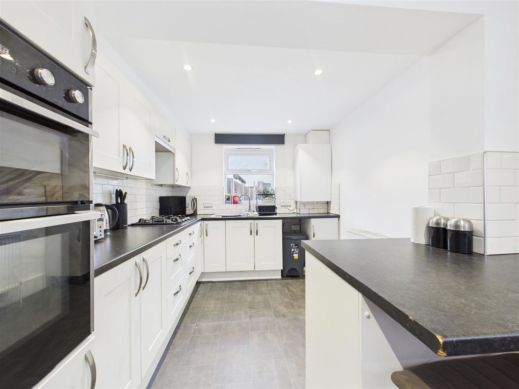 Property photo 3 of 14 Cam02664G0-Pr0121-Still001.Jpg