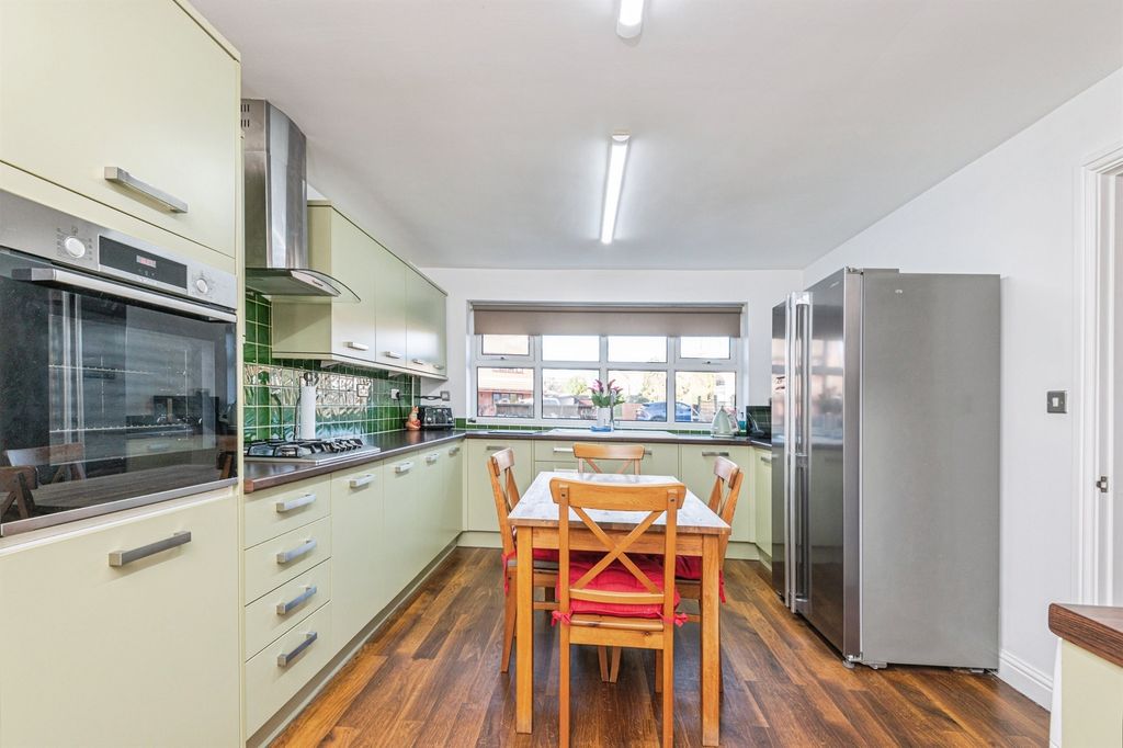 Property photo 3 of 24