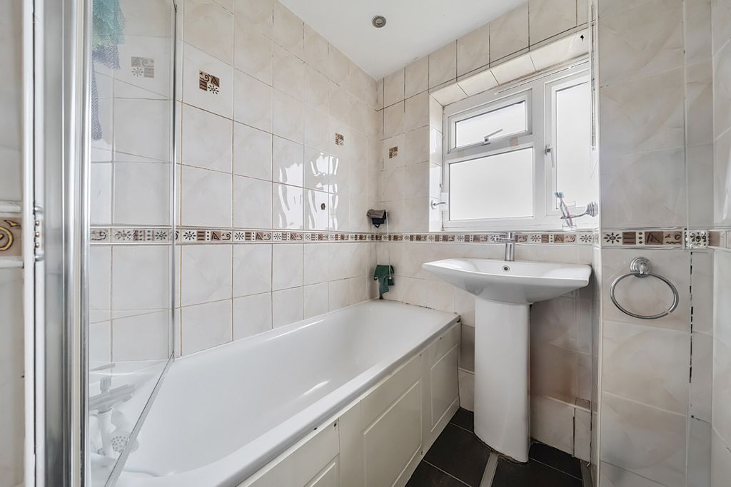 Property photo 3 of 7 Bathroom