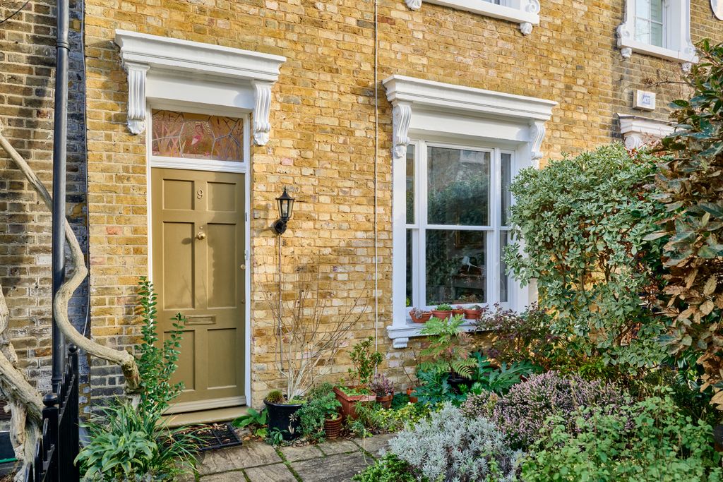 Property photo 2 of 16