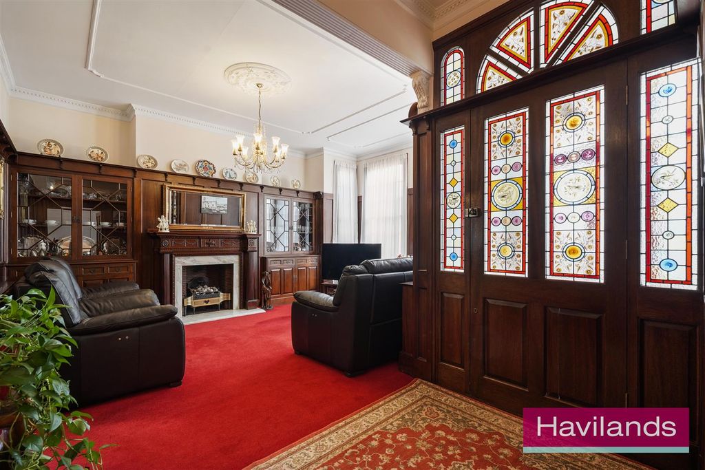 Property photo 3 of 28 Wellington Road-28.Jpg