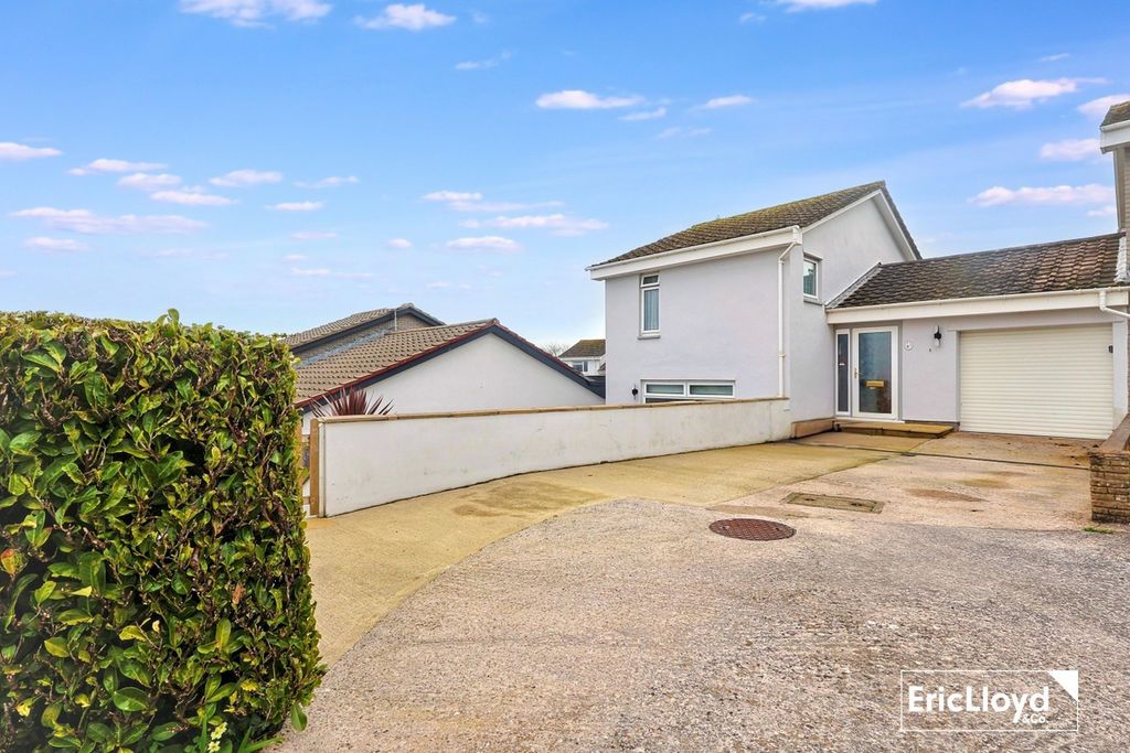 Property photo 1 of 15 Photo 16