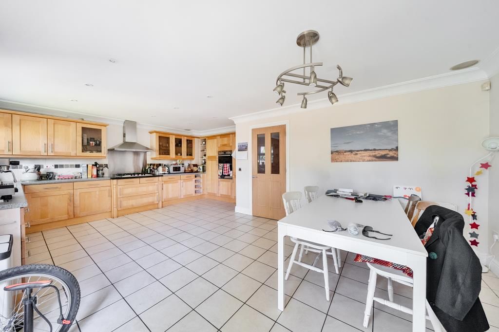 Property photo 3 of 17 Kitchen