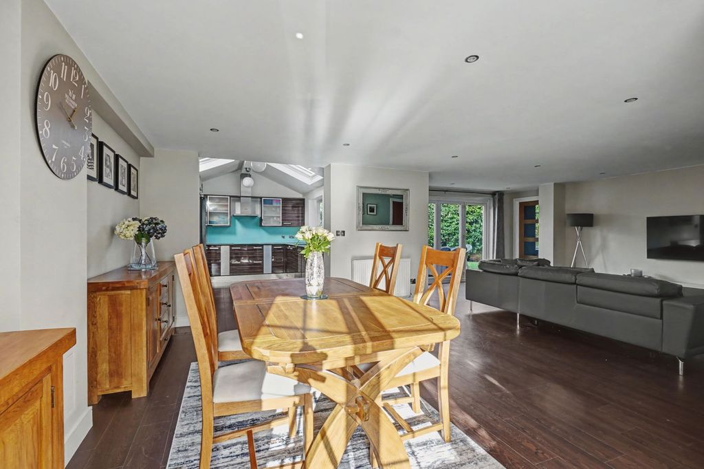 Property photo 3 of 20