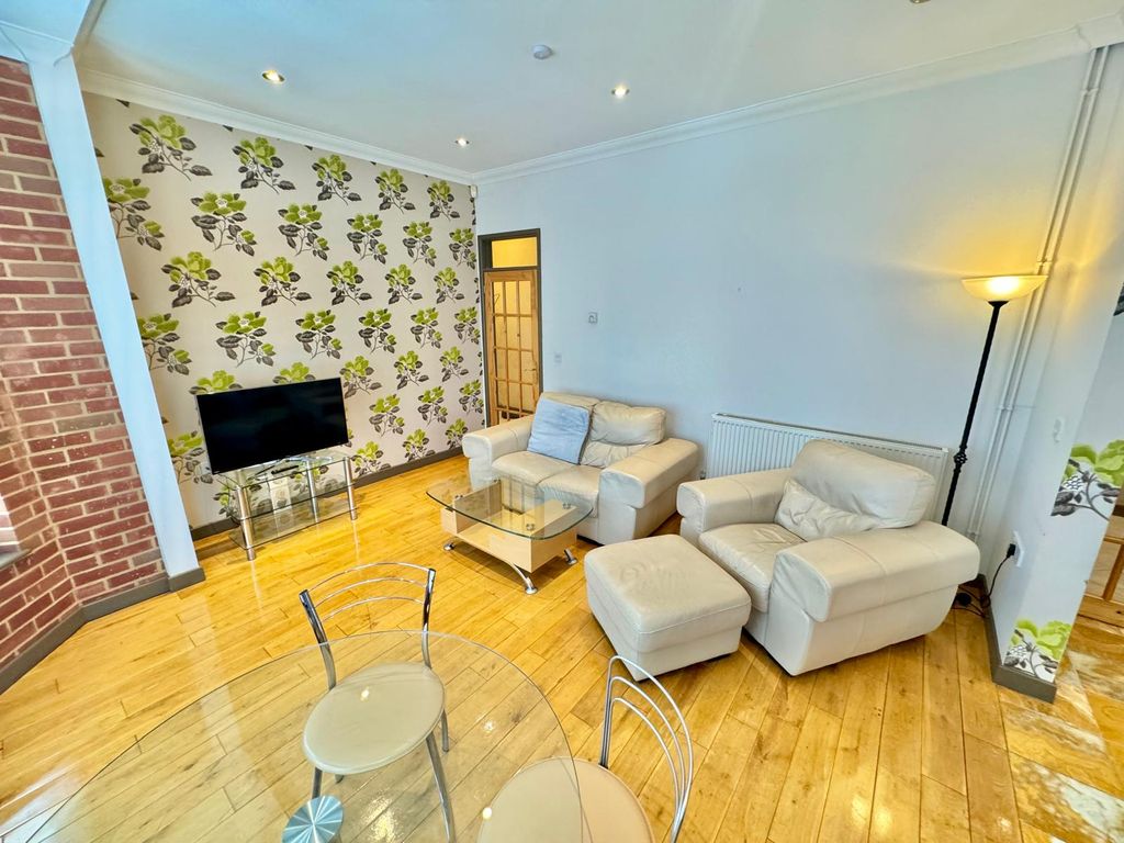 Property photo 3 of 18 Image