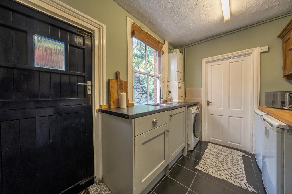 Property photo 3 of 20 Kitchen