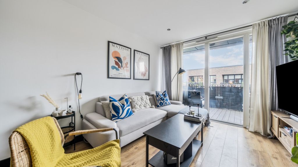 Property photo 2 of 20