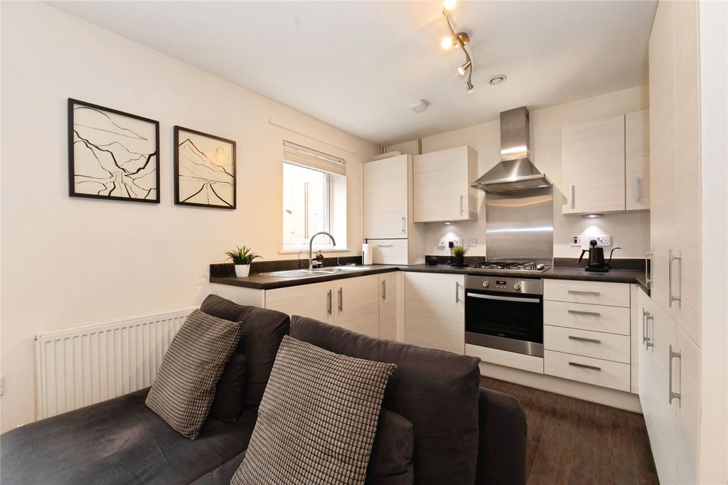 Property photo 2 of 8 Kitchen