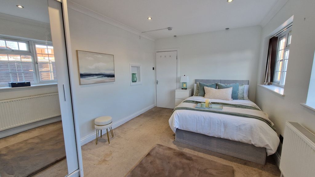 Property photo 1 of 3