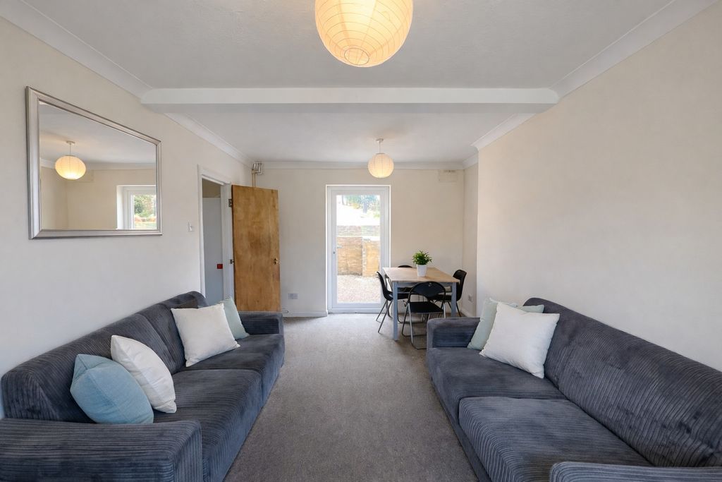 Property photo 1 of 12 Photo 21