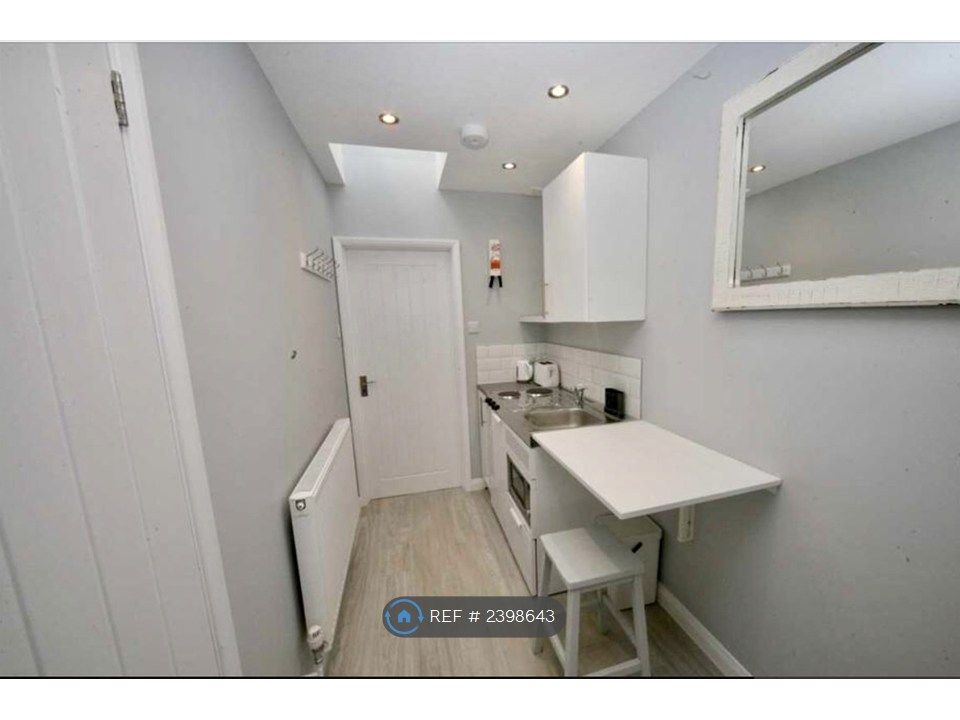 Property photo 3 of 7 Kitchenette/Diner