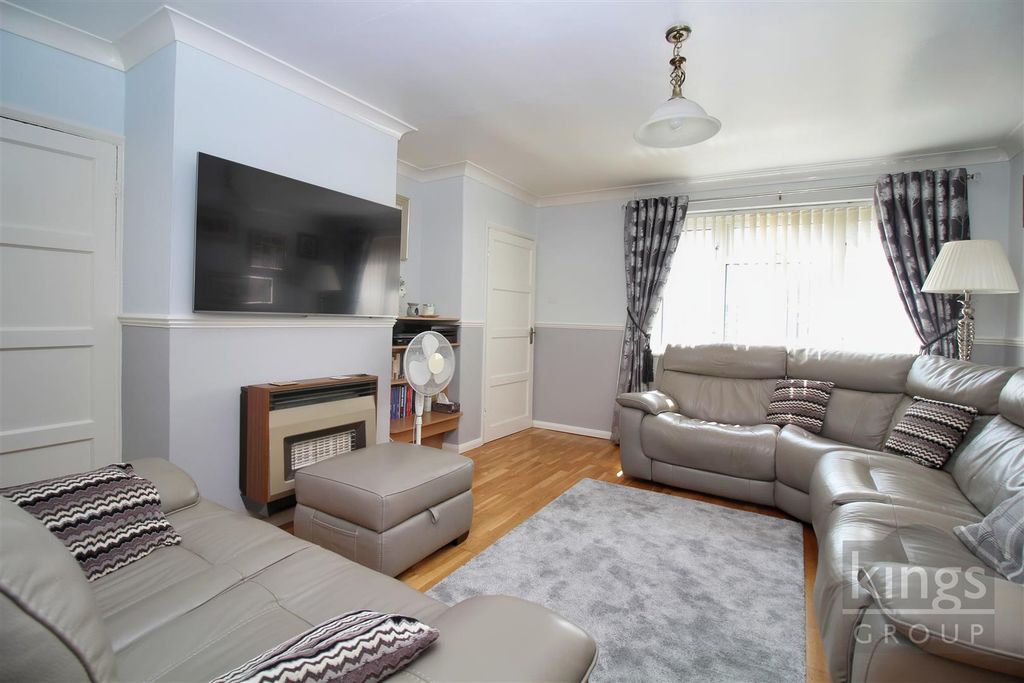 Property photo 2 of 20 Lounge -