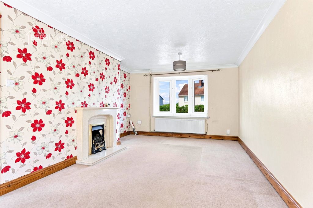 Property photo 3 of 23