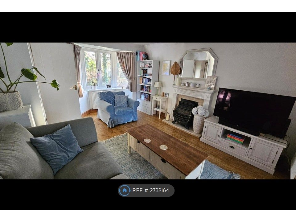 Property photo 2 of 25 Front Room