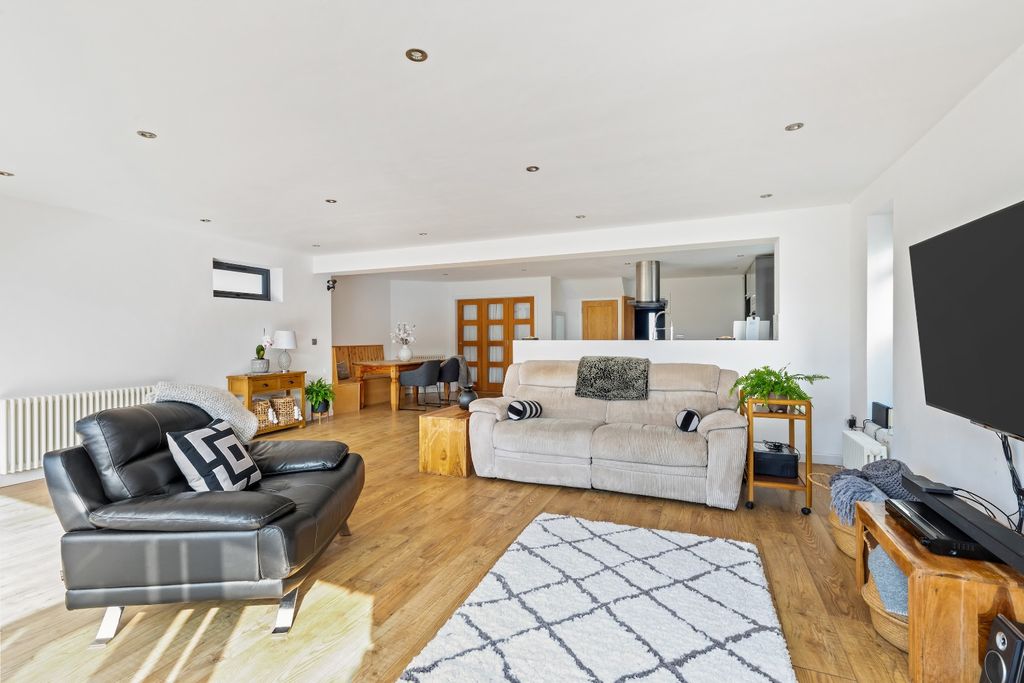 Property photo 2 of 14 4391645