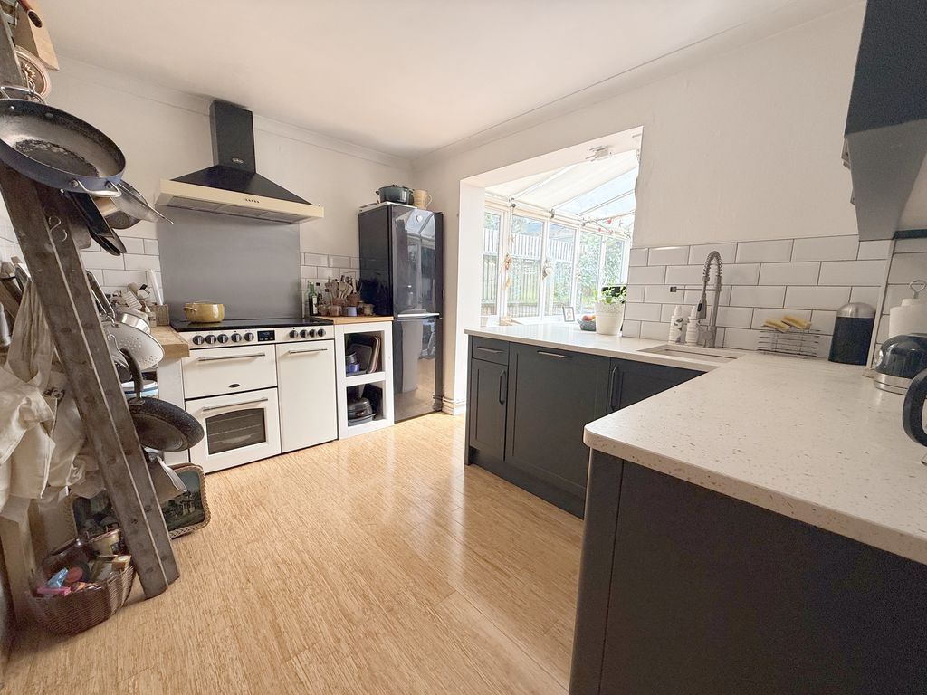 Property photo 3 of 20 Kitchen