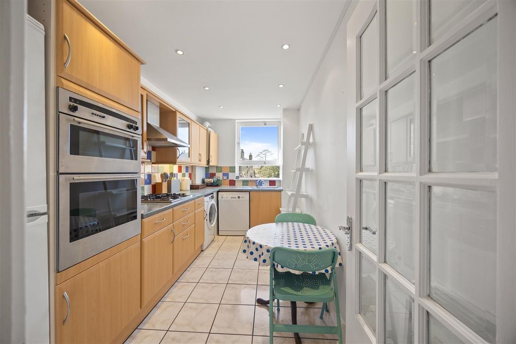 Property photo 3 of 11