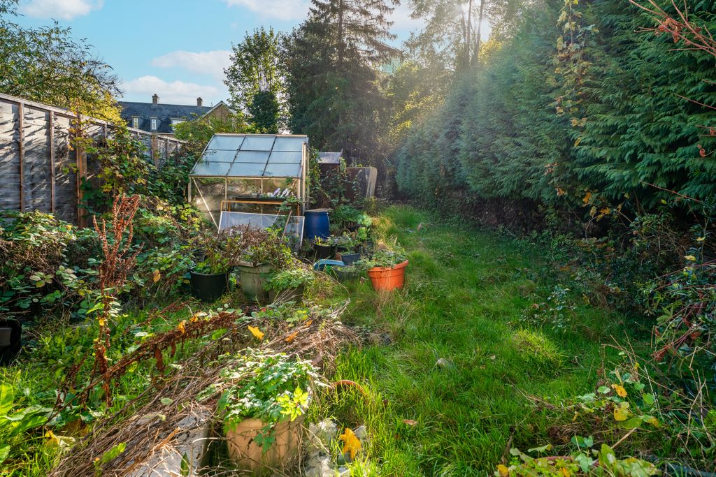 Property photo 2 of 4 Oak Tree Avenue (1).Jpg