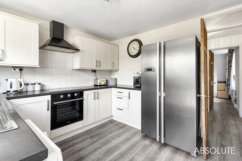 Property photo 2 of 18 Kitchen