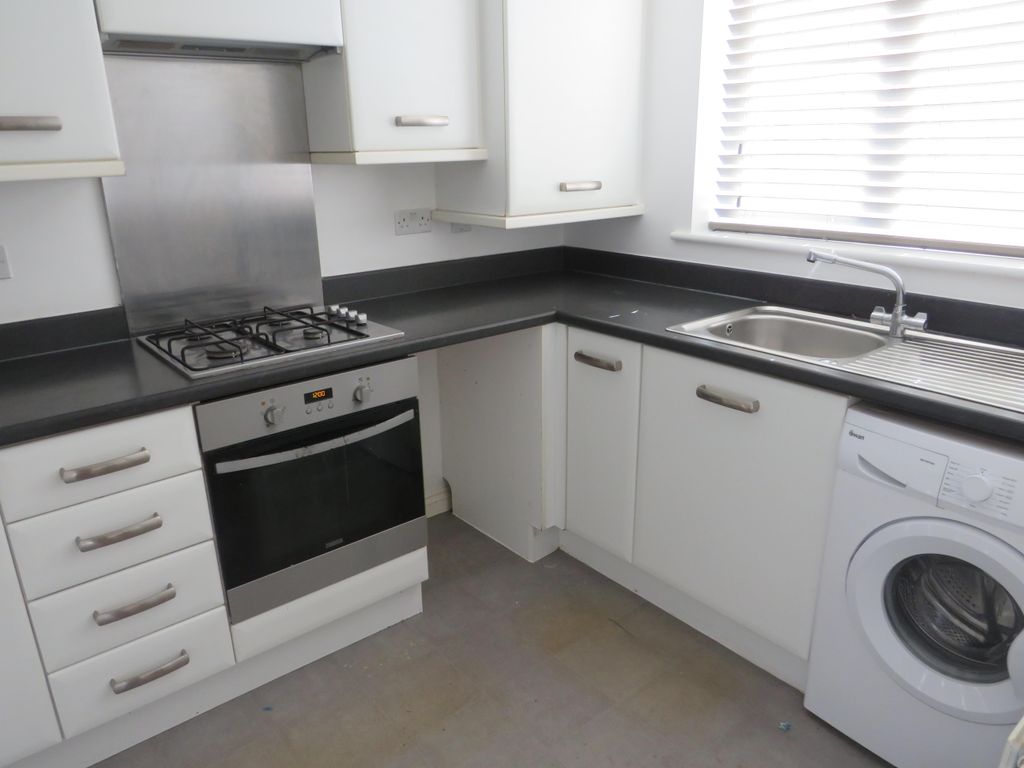 Property photo 2 of 9 Kitchen