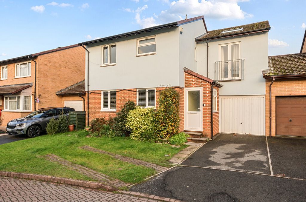 Property photo 1 of 18 1385362-12-693064...