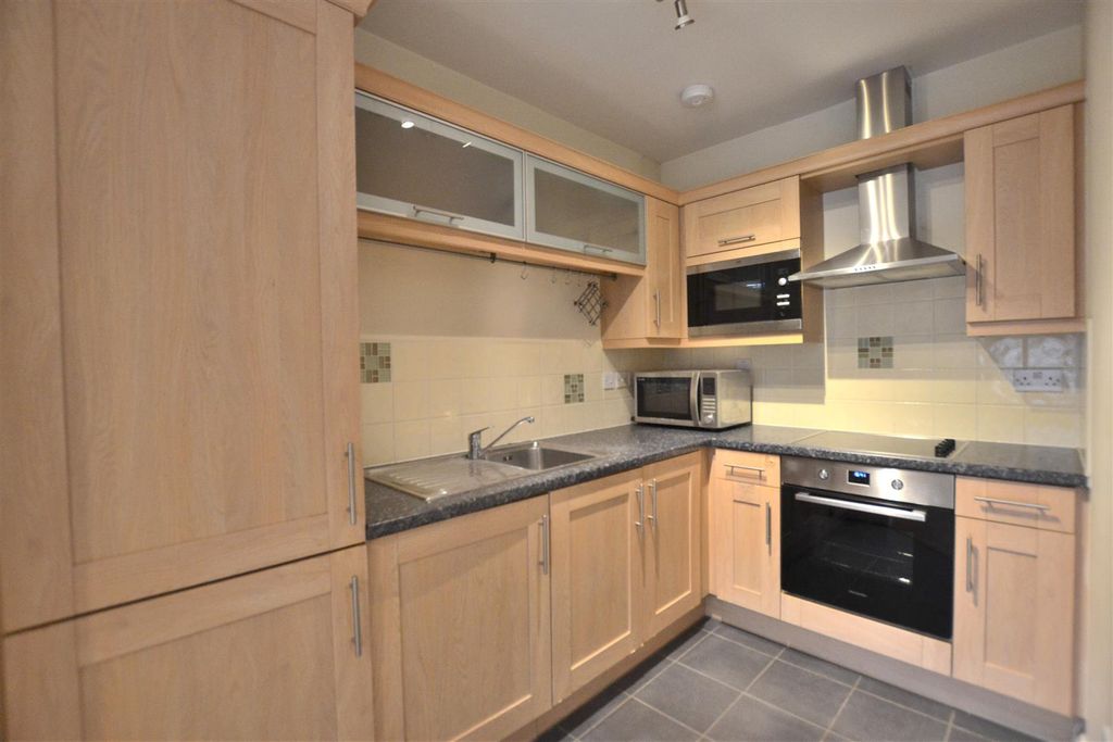 Property photo 3 of 12 Kitchen.Jpg